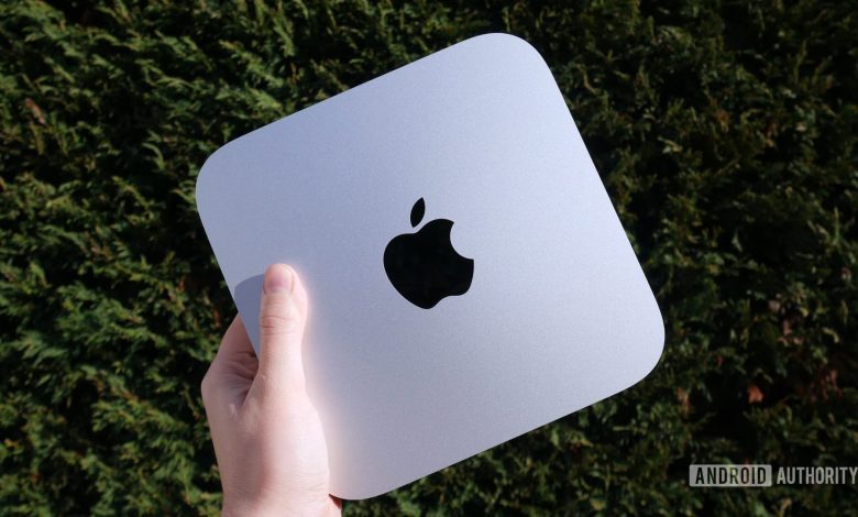 Apple Mac Mini M2 2023 in hand