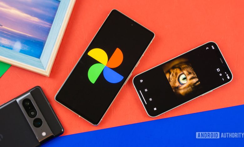 Google Photos logo on smartphone next to other devices and picture frame Stock photo 3