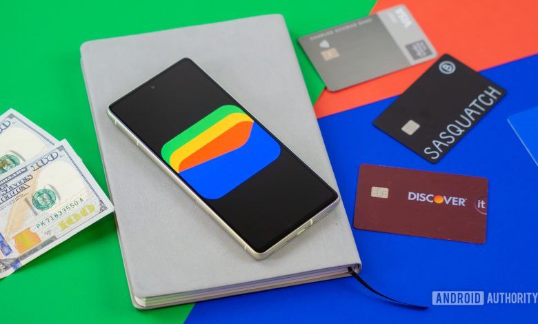 Google Wallet logo on smartphone next to credit cards and cash Stock photo 10