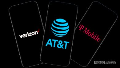 Stock photo of major US carriers Verizon Wireless, AT&amp;T, and T Mobile (8)