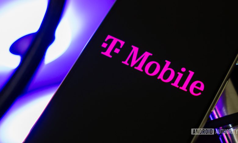 T Mobile logo on smartphone (3)