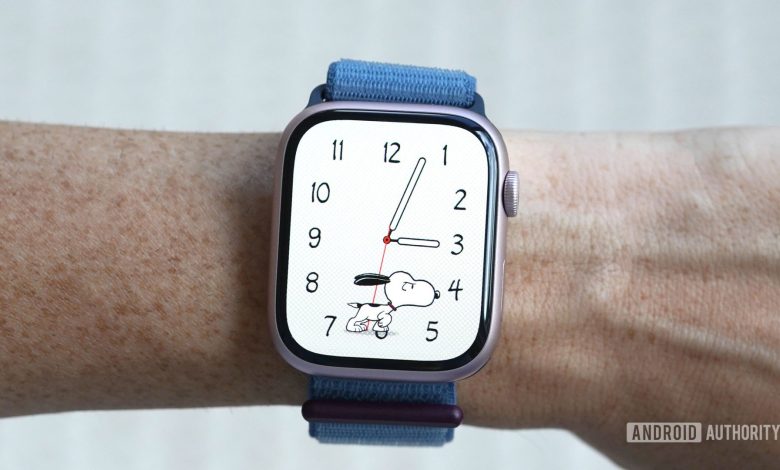 apple watch series 9 snoopy pointing