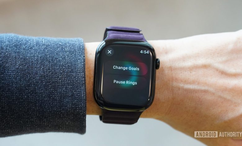 A user changes the activity ring goals on their Apple Watch Series 10.