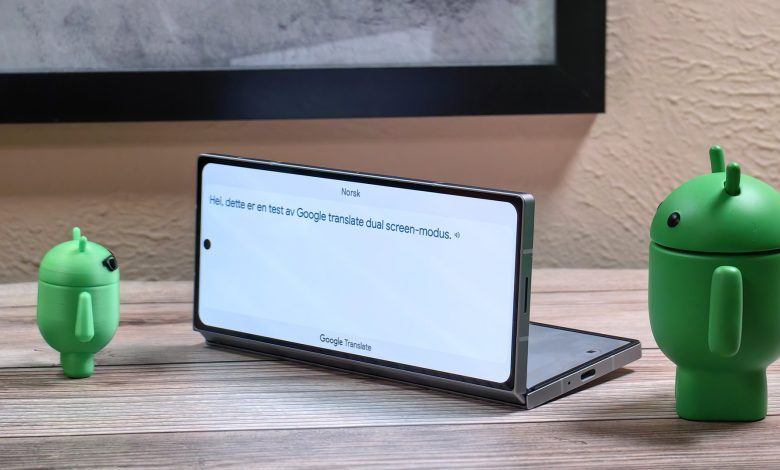 Google Translate dual screen conversation mode on the Galaxy Z Fold 6