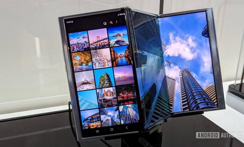 Samsung tri fold foldable concept MWC 2023