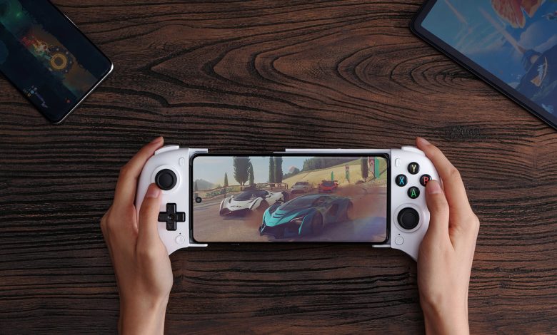 Ultimate Mobile Gaming Controller 1