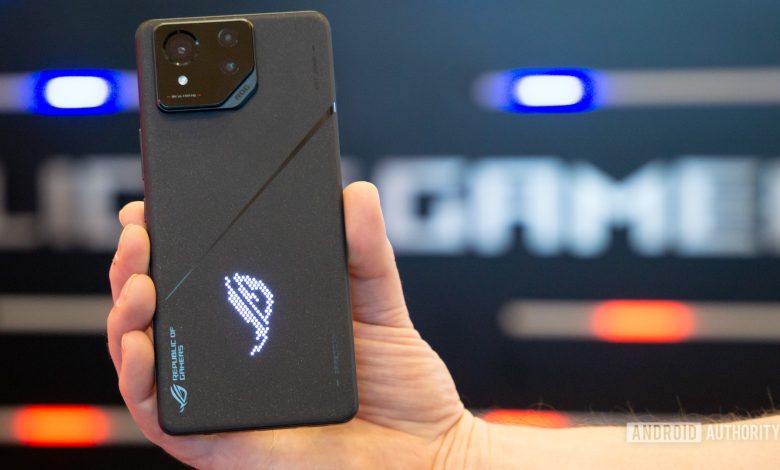 ASUS ROG Phone 8 back (4)