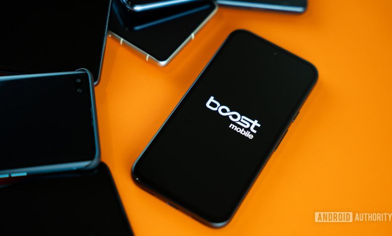 Boost Mobile logo on smartphone Stock Photo (20)