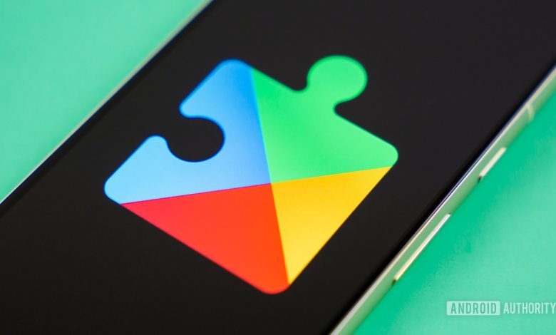 Google Play Services logo on smartphone Stock photo 5