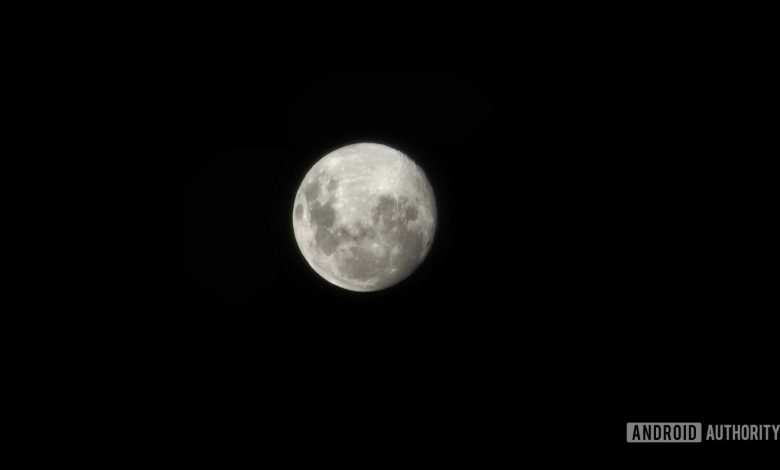 Samsung Galaxy S22 Ultra moon mode shot Hadlee