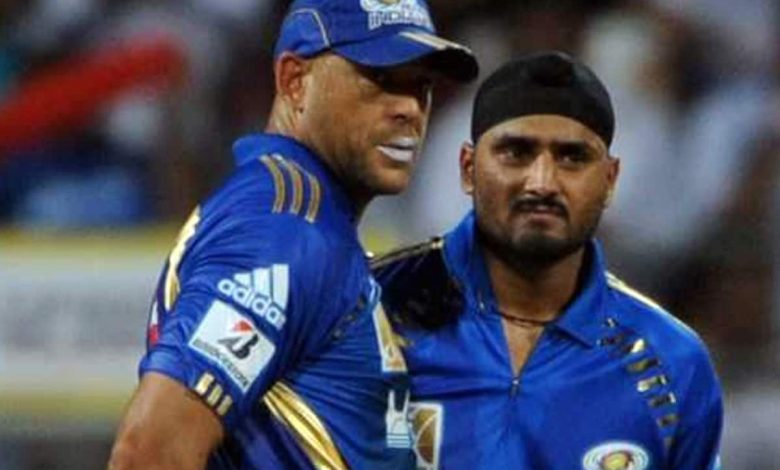 "عناق طويل...": يشارك Harbhajan Singh قصة داخلية لصورة فيروسية مع أندرو سيموندز بعد فضيحة "Monkeygate"