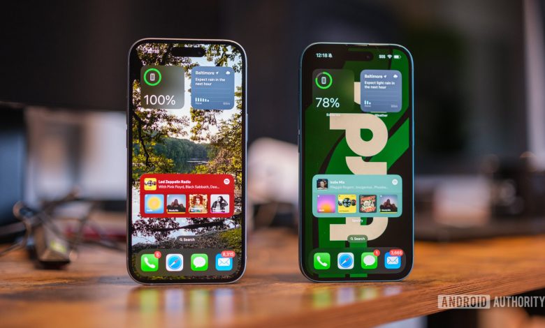 Apple iPhone 16 and iPhone 15 screens