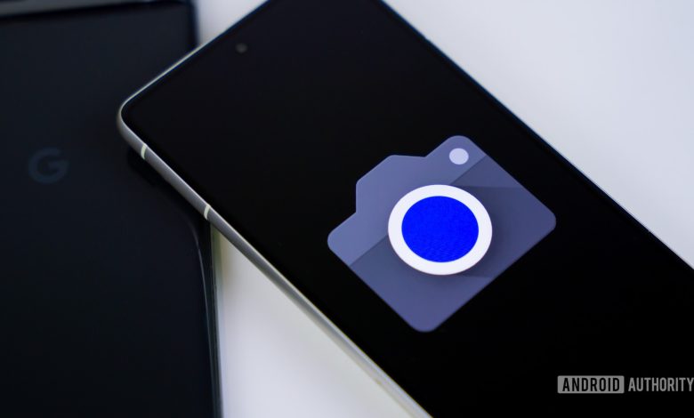 Google Pixel Camera logo on smartphone stock photo (5)