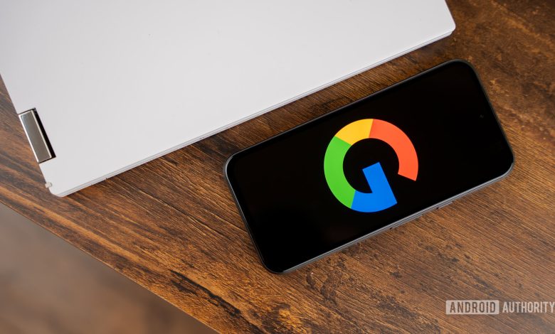 Google or Google Search logo on smartphone stock photo (9)