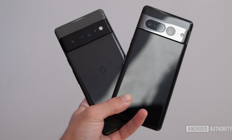 Google pixel 6 pro vs picel 7 pro back in hand