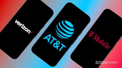 Stock photo of major US carriers Verizon Wireless, AT&amp;T, and T Mobile (6)